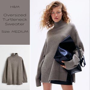 H&M - Oversized Turtleneck Sweater - MEDIUM